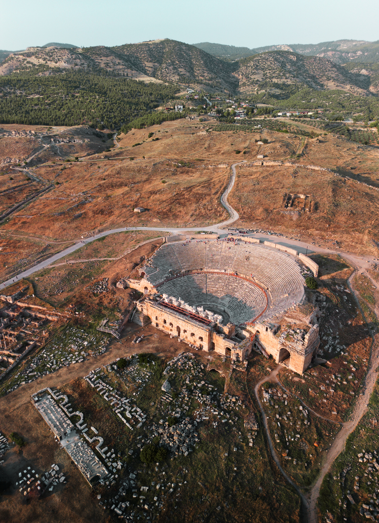 hierapolis ókori amfiteátruma pamukkale fölött színház romok