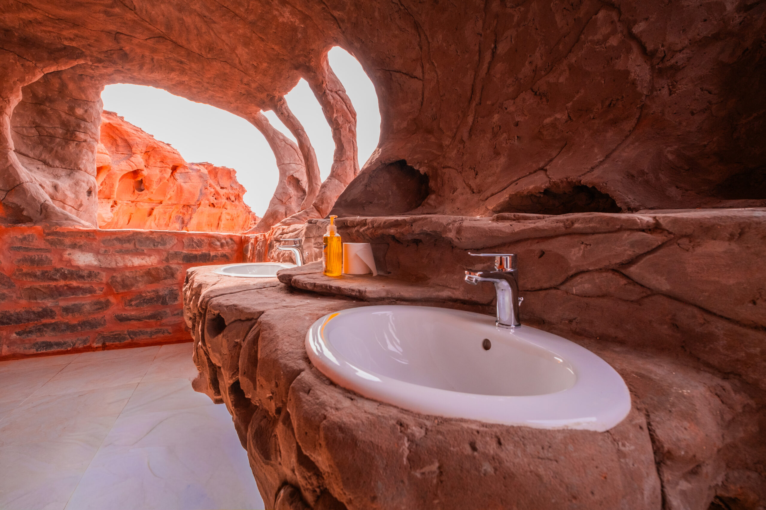 Wadi Rum Wadi Rum cave camping sivatag szállás Jordánia