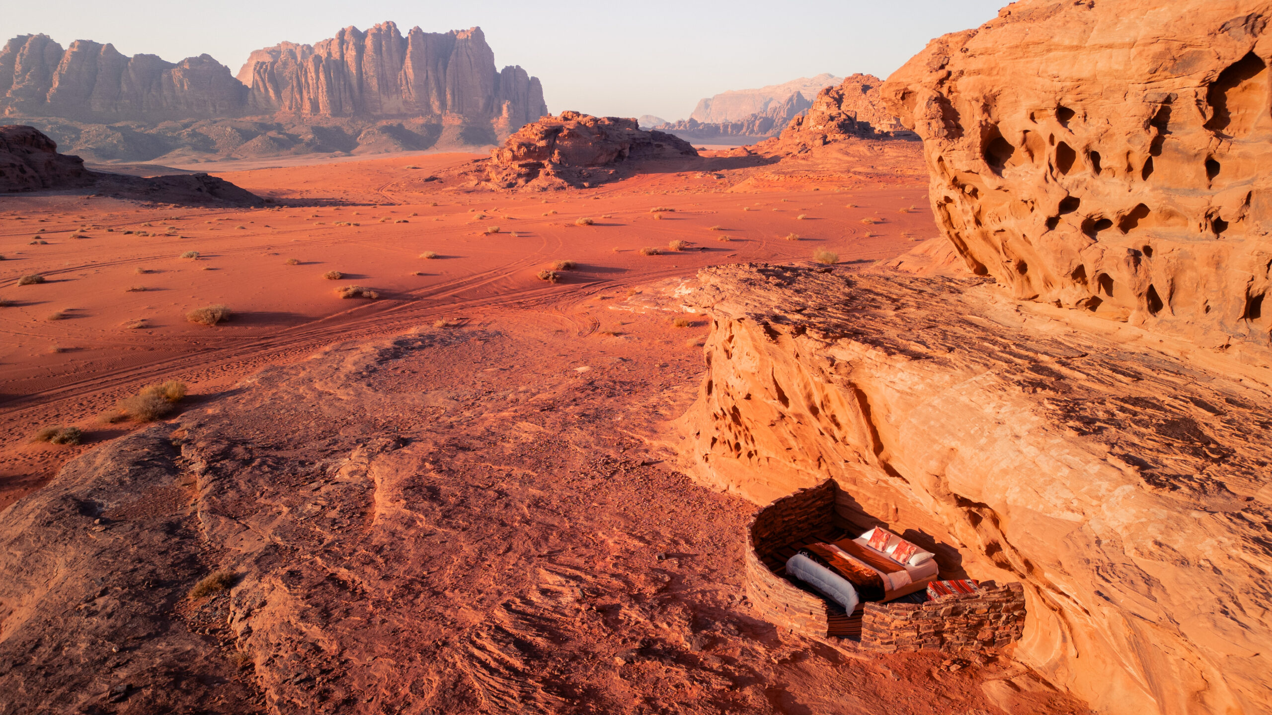 Wadi Rum Wadi Rum cave camping sivatag szállás Jordánia