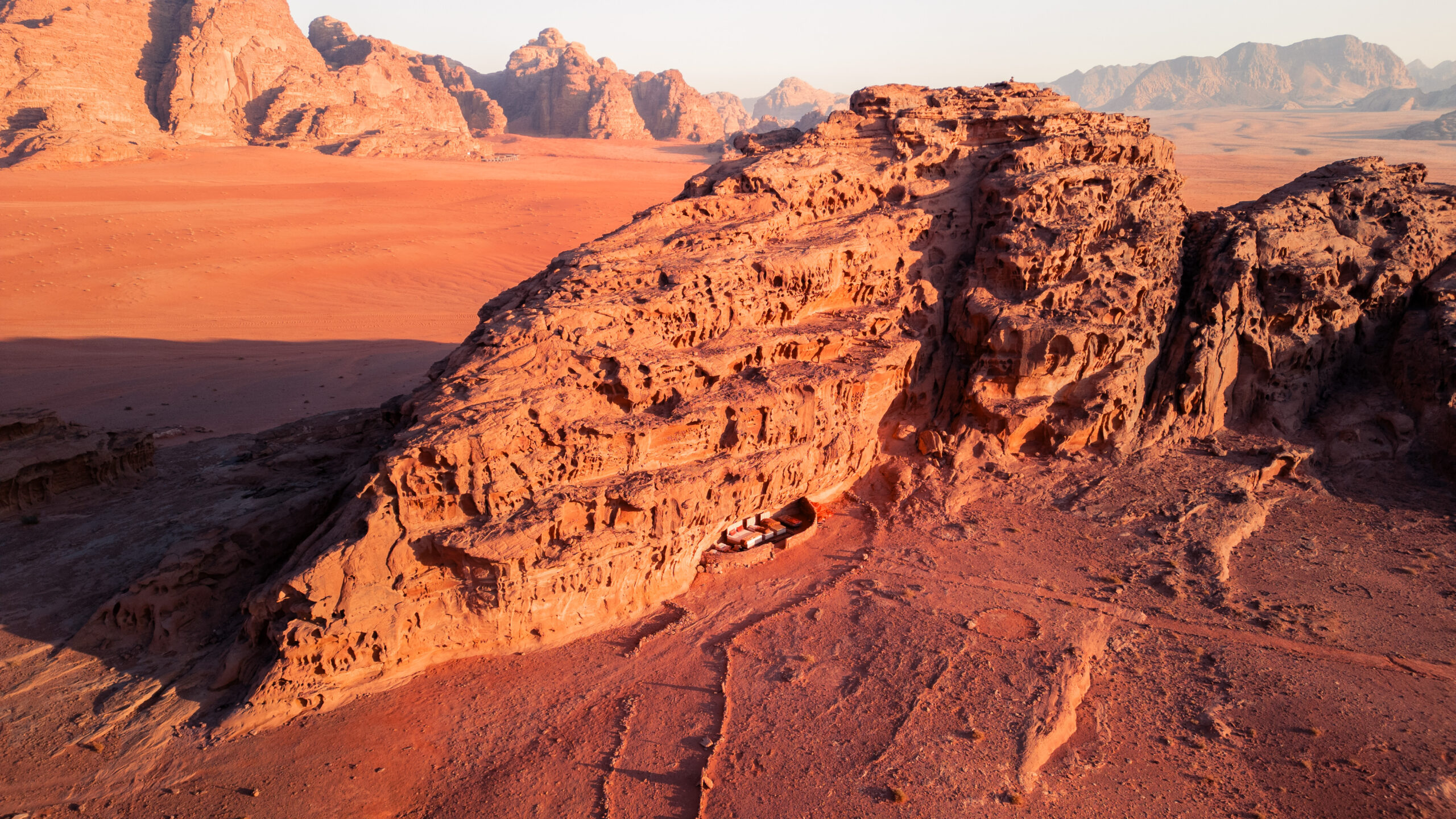 Wadi Rum Wadi Rum cave camping sivatag szállás Jordánia